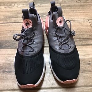 Nike huaraches drift